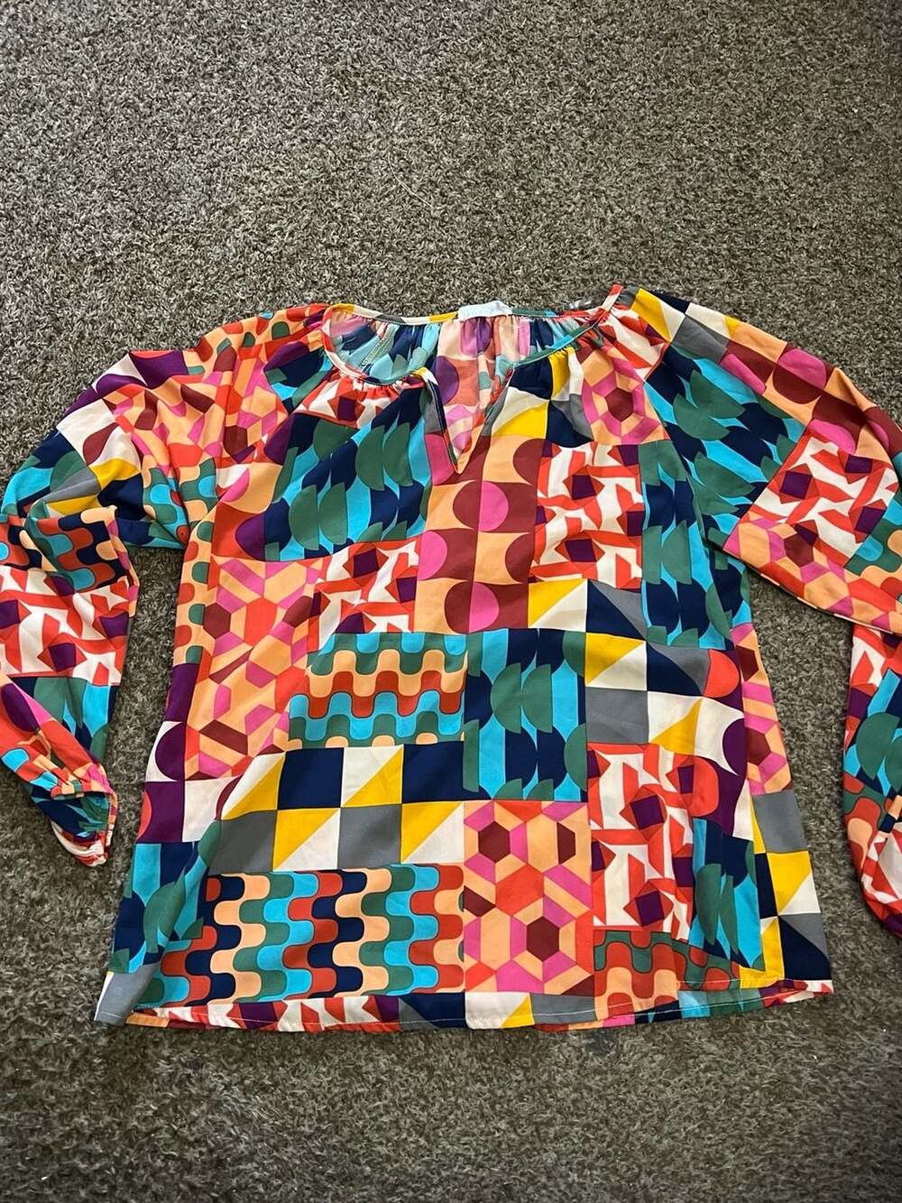 Emily Wonder Geometric V-Neck Long Sleeve Blouse Size M